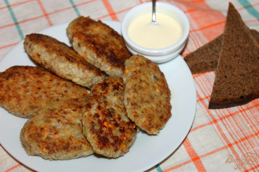 Фото приготовление рецепта: Гречаники с капустой и мясом шаг №8