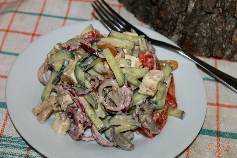 Фото приготовление рецепта: Салат с отварной куриным мясом, печенью и овощами шаг №6