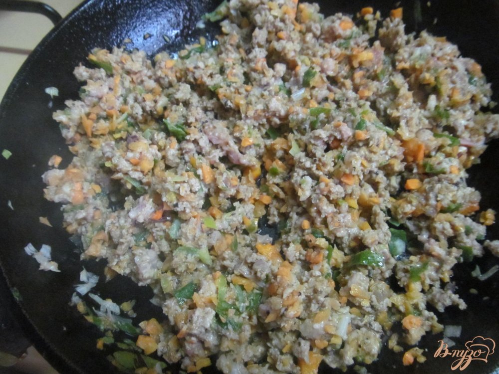 Фото приготовление рецепта: Макароны с мясным рагу шаг №4