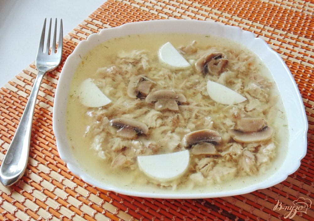 Фото приготовление рецепта: Холодец из курицы с шампиньонами шаг №7