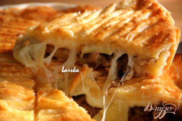 фото рецепта: Пирог с картофелем и грибами