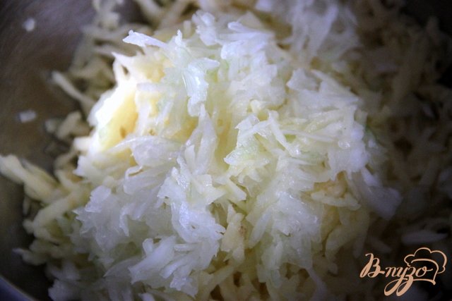 Фото приготовление рецепта: Картофельно-мясные котлеты шаг №2