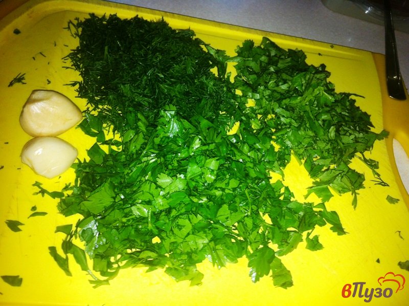 Фото приготовление рецепта: Ароматная курица с чесноком и травами шаг №3