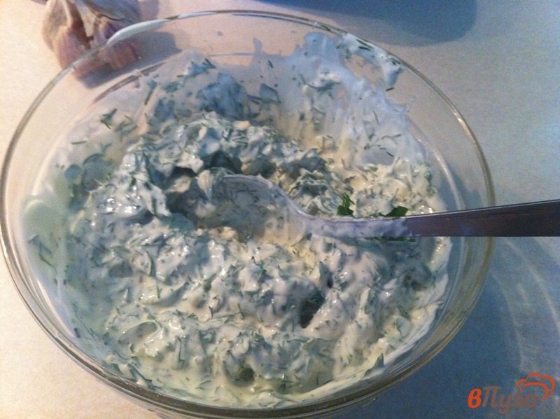 Фото приготовление рецепта: Ароматная курица с чесноком и травами шаг №4