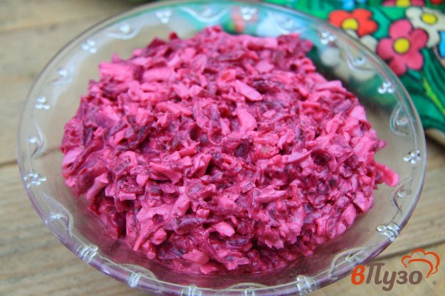 фото рецепта: Свекольный салат с яйцом и сыром