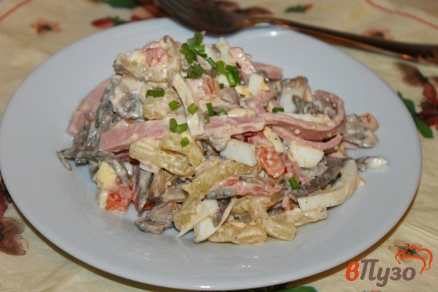фото рецепта: Мясной салат с сыром и яйцом