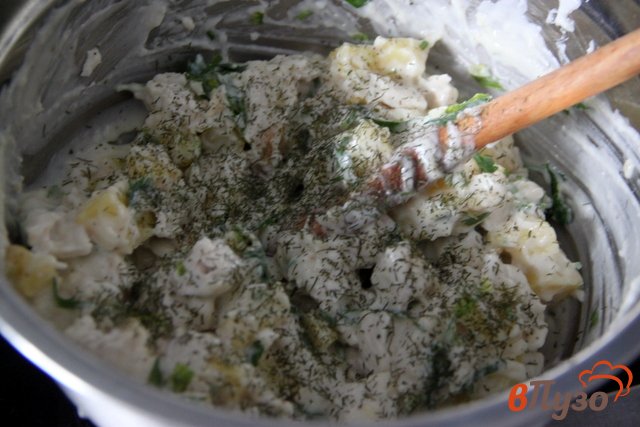 Фото приготовление рецепта: Дрожжевой пирог с курицей и соусом Бешамель шаг №10