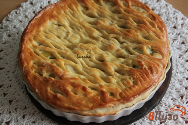 фото рецепта: Дрожжевой пирог с курицей и соусом Бешамель