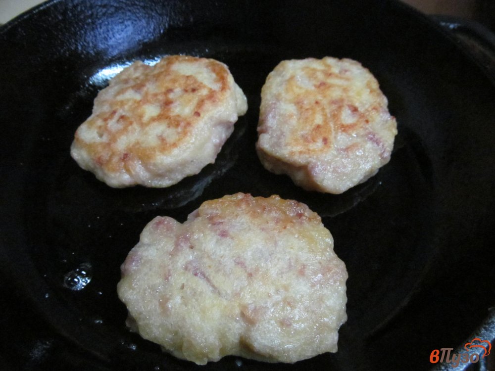 Фото приготовление рецепта: Оладьи с мясным фаршем шаг №7