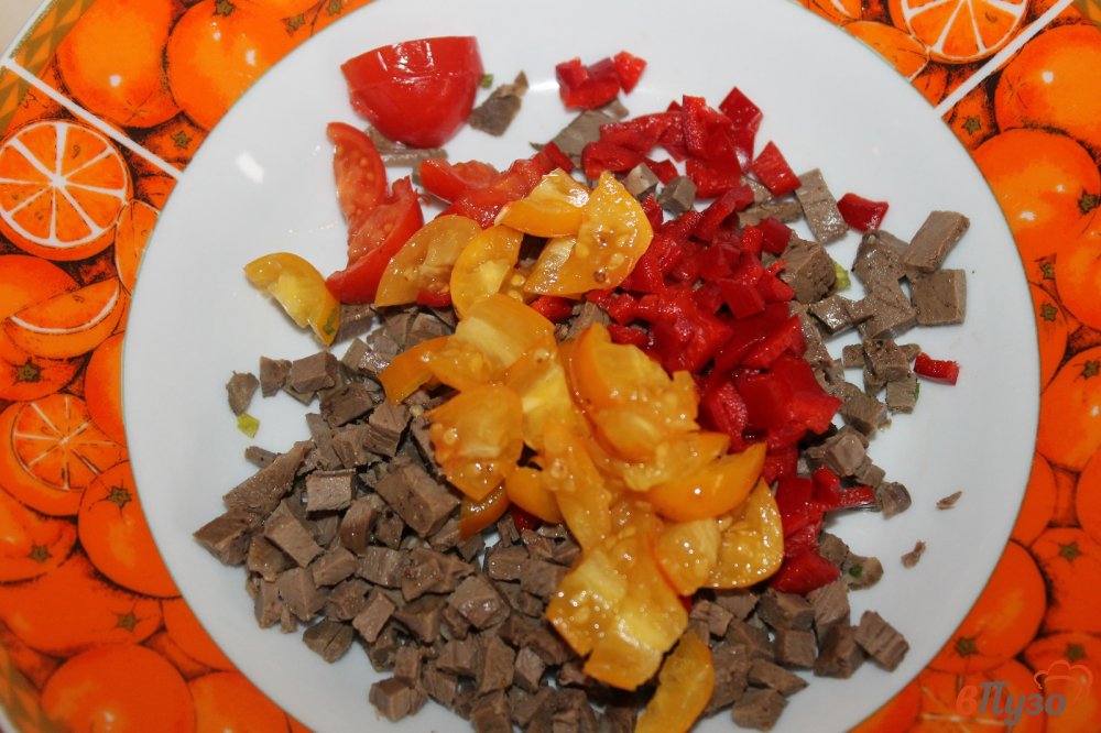 Фото приготовление рецепта: Гренки в яйце с мясом, сыром и помидорами шаг №1