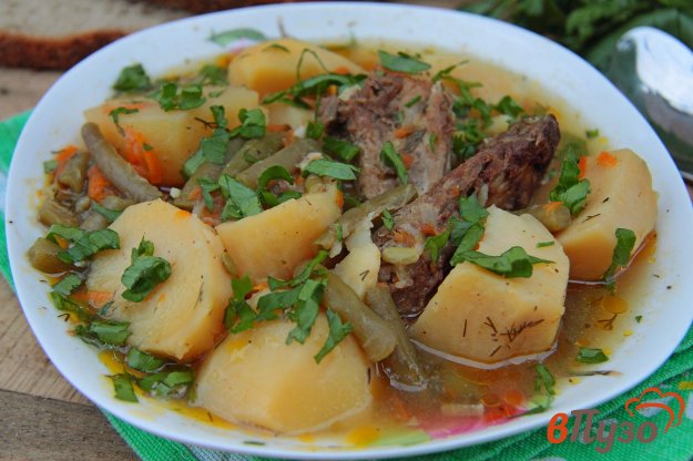 фото рецепта: Свиные ребрышки с картофелем и фасолью в мультиварке