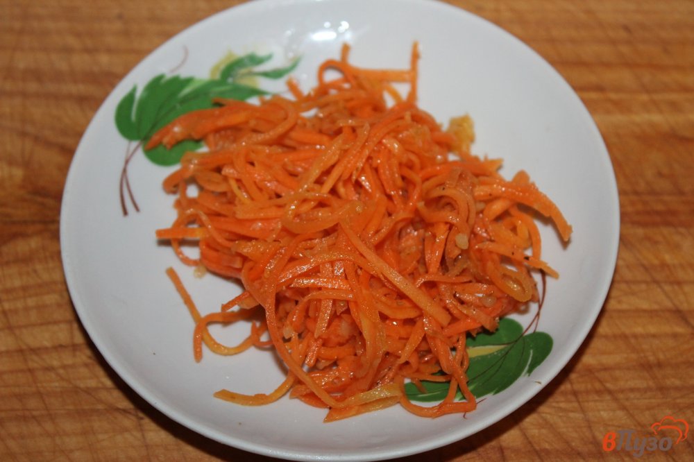 Фото приготовление рецепта: Салат из пекинской капусты с отварным куриным мясом и грибами шаг №5