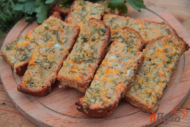 фото рецепта: Гренки с сыром, морковью и зеленью