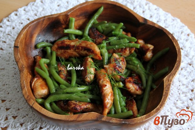 фото рецепта: Салат с курицей и стручковой фасолью