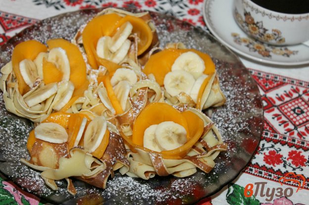 фото рецепта: Блинные корзинки с хурмой и бананом