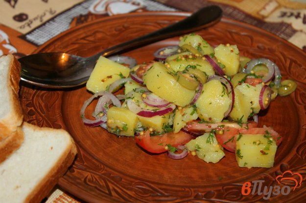 фото рецепта: Картофельный салат с оливками и помидорами