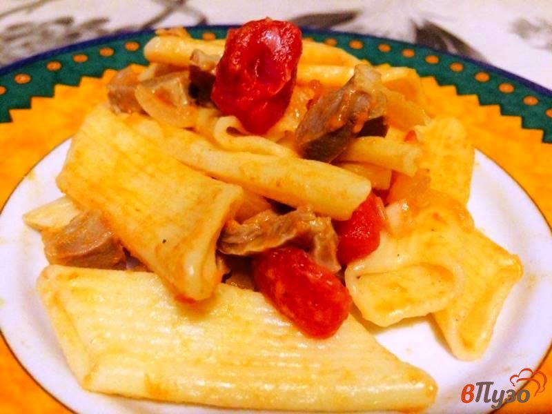 Фото приготовление рецепта: Паста (пенне) с соусом из куриных желудочков шаг №9