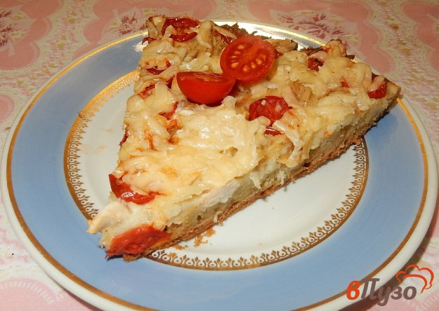 фото рецепта: Открытый пирог с курицей и черри