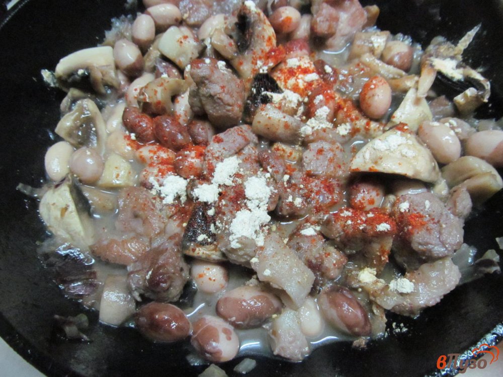 Фото приготовление рецепта: Пирог с мясом и фасолью шаг №4