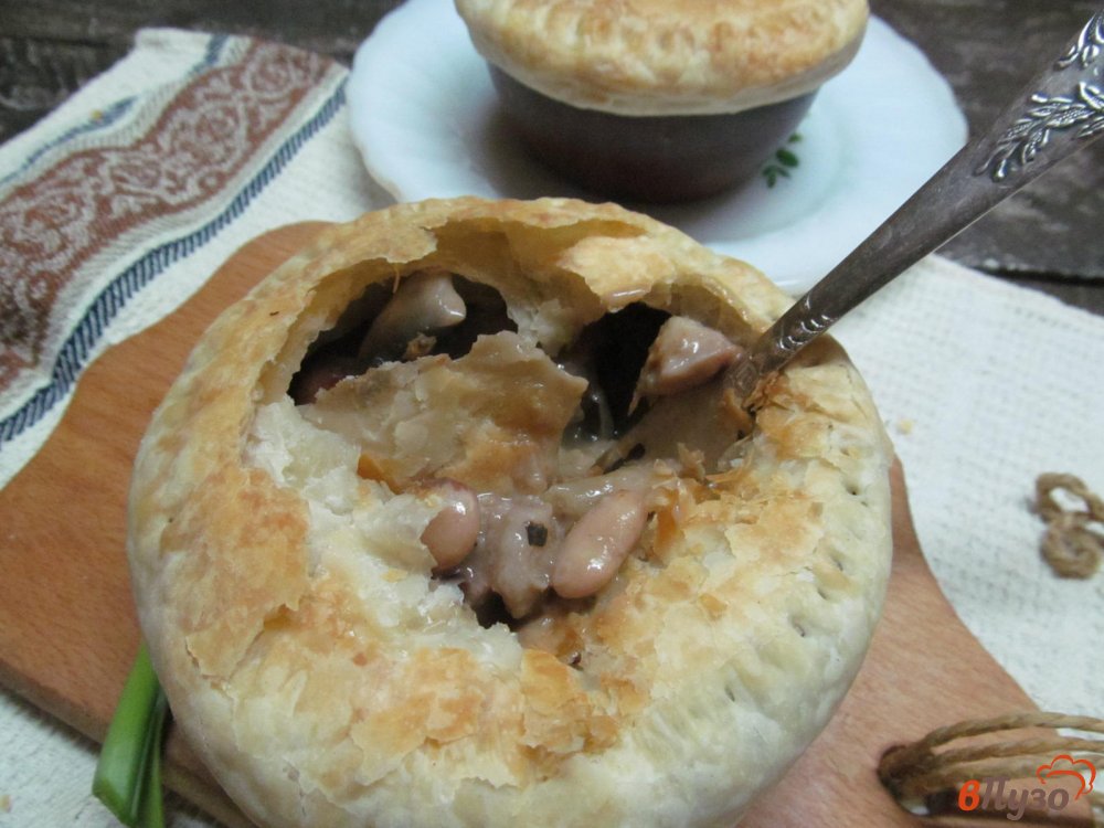 Фото приготовление рецепта: Пирог с мясом и фасолью шаг №10