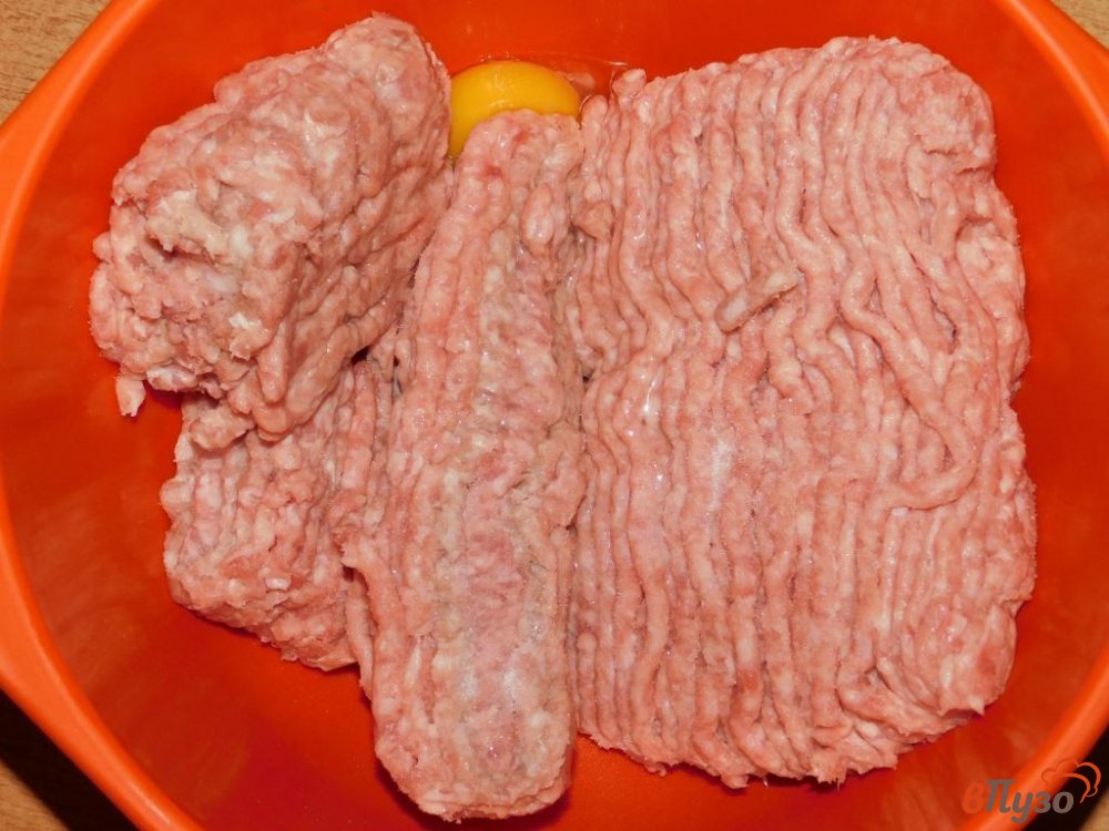 Фото приготовление рецепта: Мясные гнезда с шампиньонами шаг №2