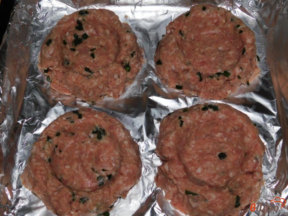 Фото приготовление рецепта: Мясные гнезда с шампиньонами шаг №3