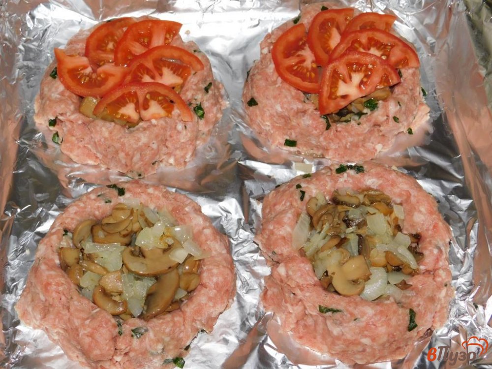 Фото приготовление рецепта: Мясные гнезда с шампиньонами шаг №4