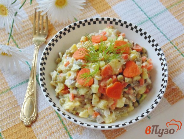 фото рецепта: Салат с огурцами и зеленым горошком