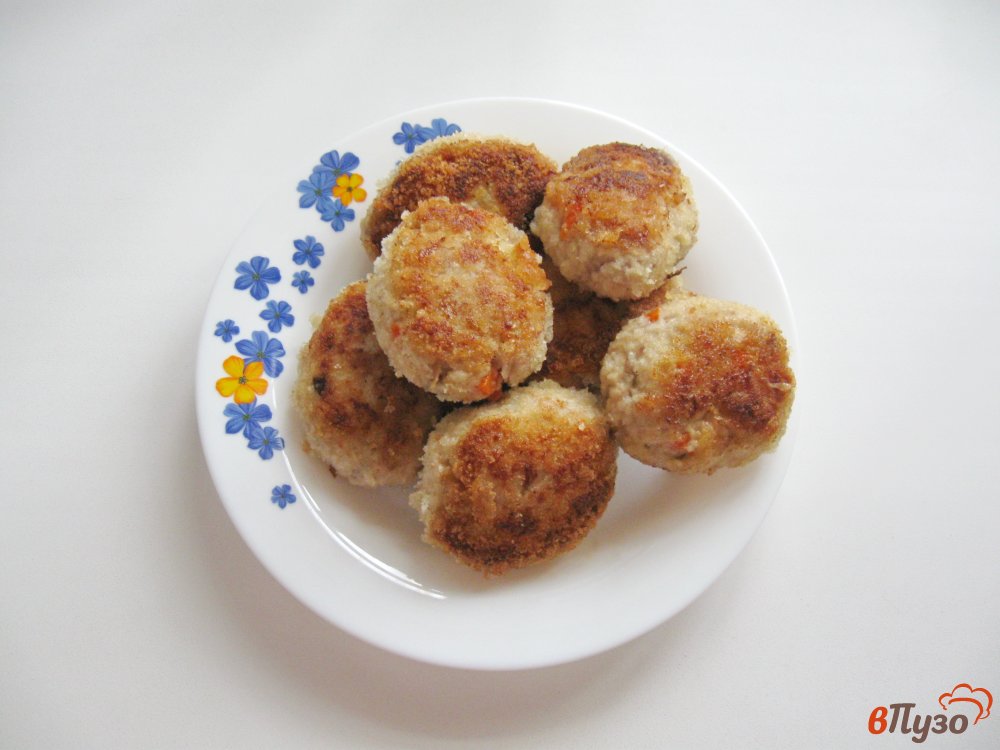 Фото приготовление рецепта: Котлеты с овощами и грибами шаг №6