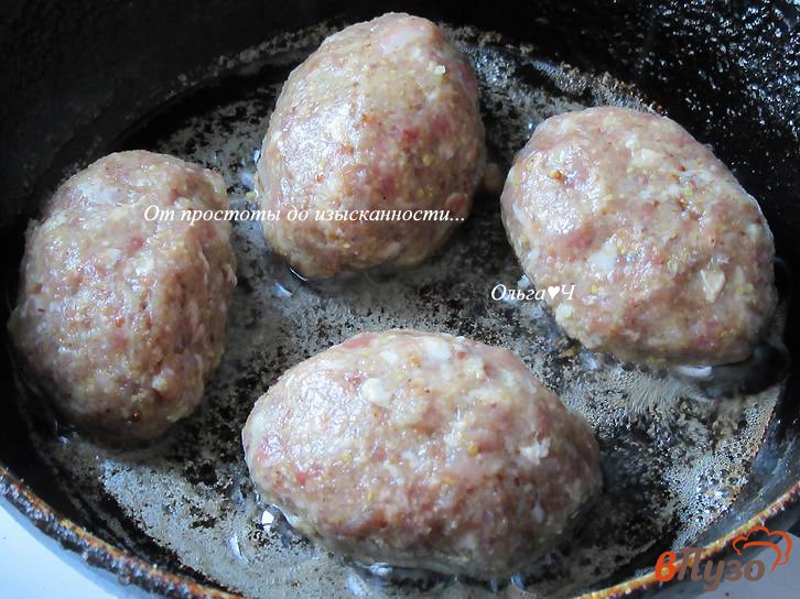 Фото приготовление рецепта: Мясные котлеты с чесноком и горчицей шаг №4