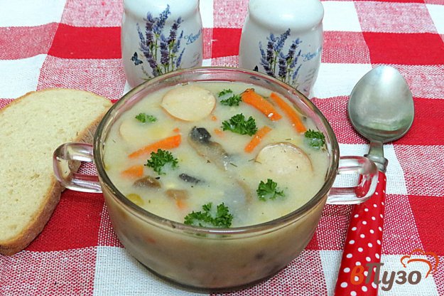 фото рецепта: Суп с сырочками, сосисками и грибами
