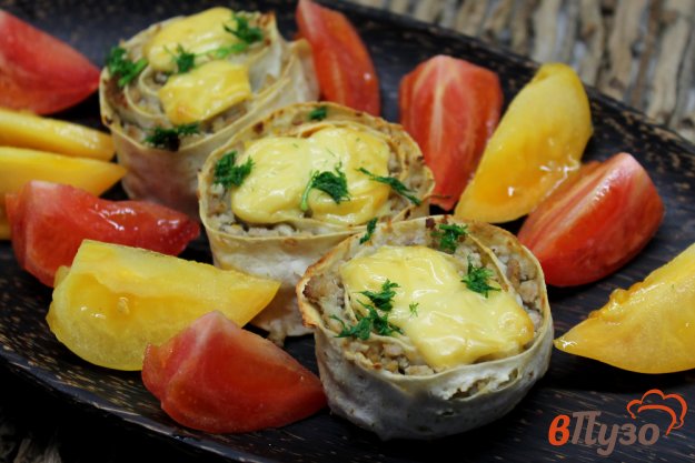 фото рецепта: Рулет из лаваша с мясной начинкой и сыром