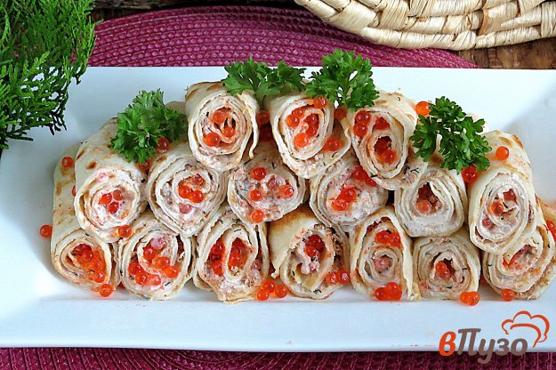 фото рецепта: Блинчики закусочные со сметаной и икрой