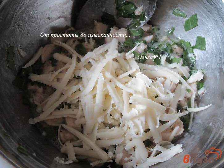 Фото приготовление рецепта: Заливные пирожки с курицей и рукколой шаг №4