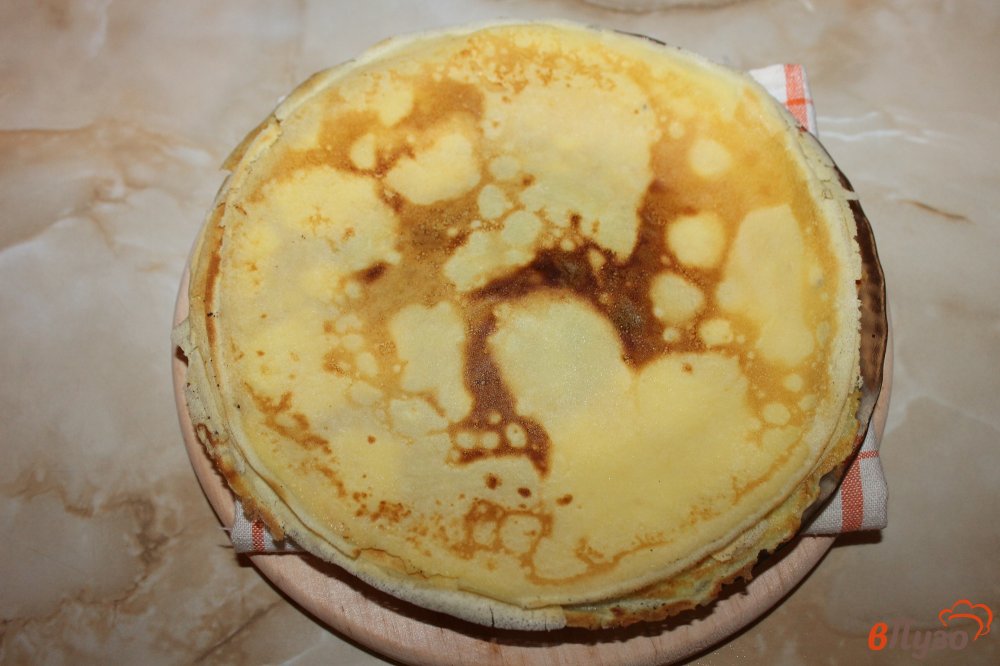 Фото приготовление рецепта: Блины с мясом и сыром запеченные в сметанном соусе шаг №2