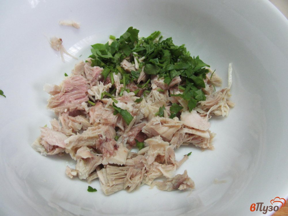 Фото приготовление рецепта: Блины на молоке с мясом курицы и брокколи шаг №1