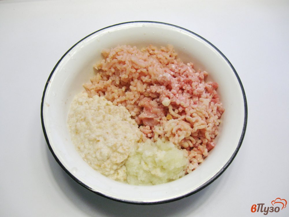 Фото приготовление рецепта: Котлеты из свинины с курицей в сливках шаг №1