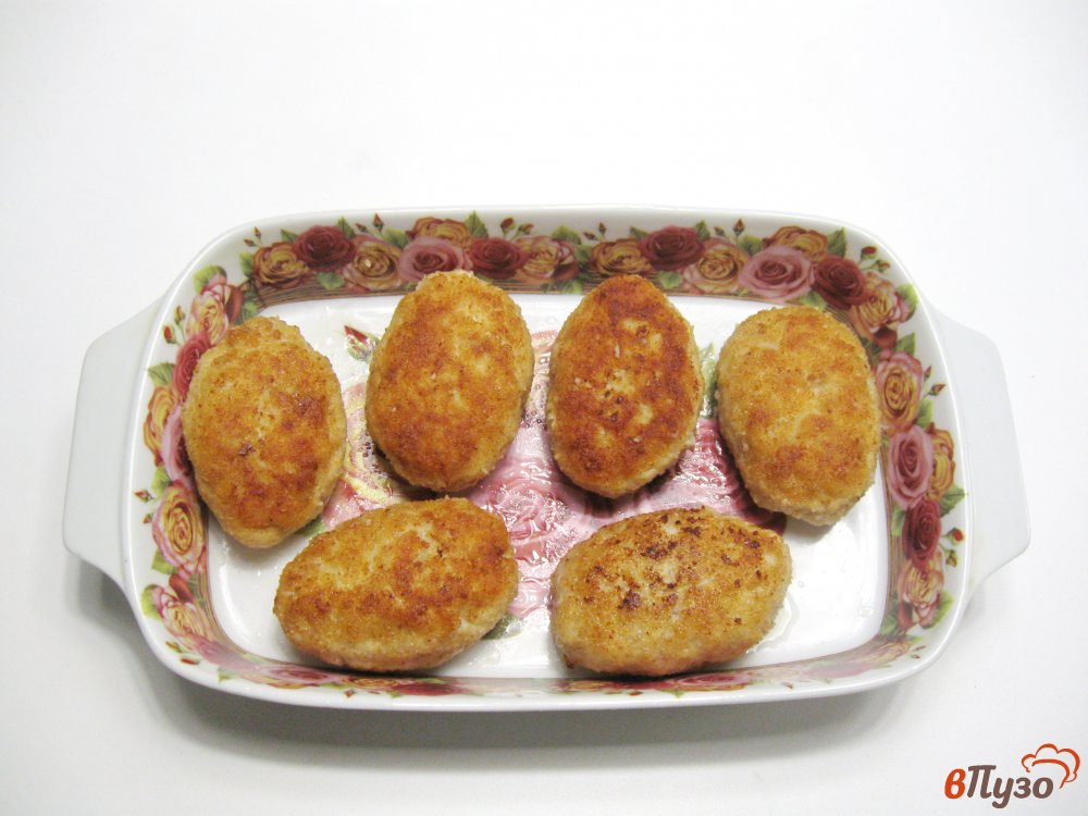 Фото приготовление рецепта: Котлеты из свинины с курицей в сливках шаг №4
