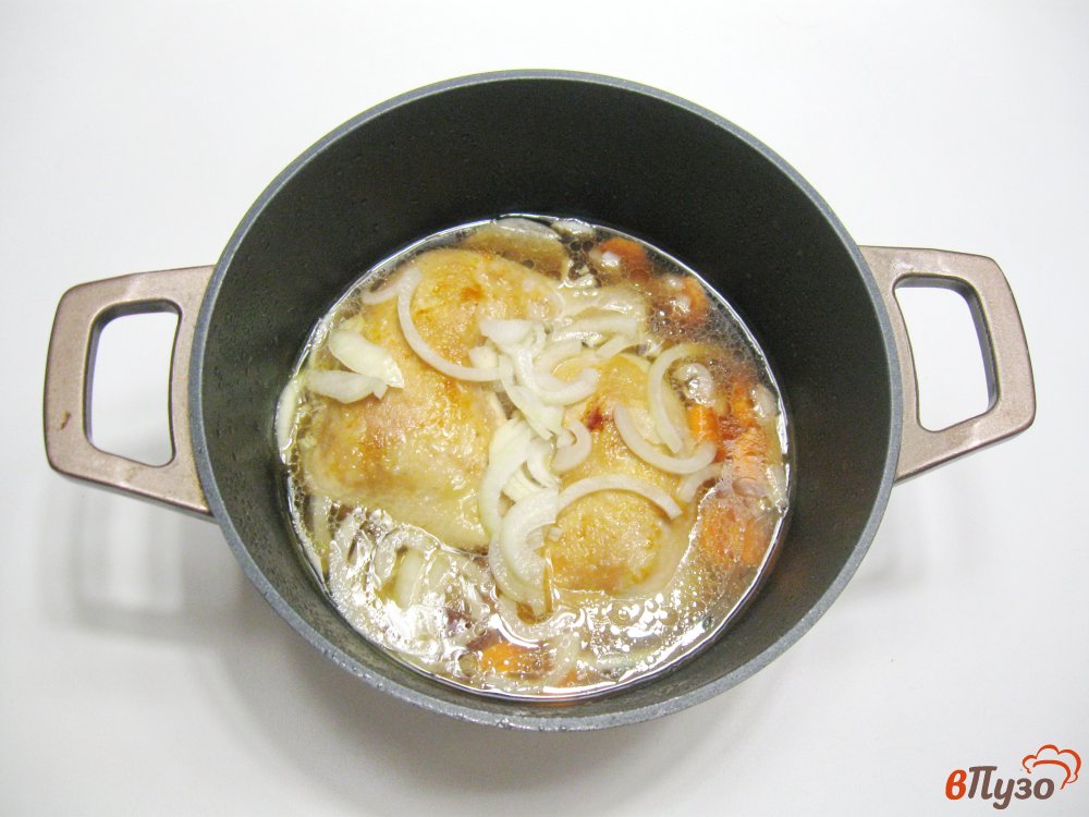 Фото приготовление рецепта: Жаркое из курицы с картофелем шаг №4