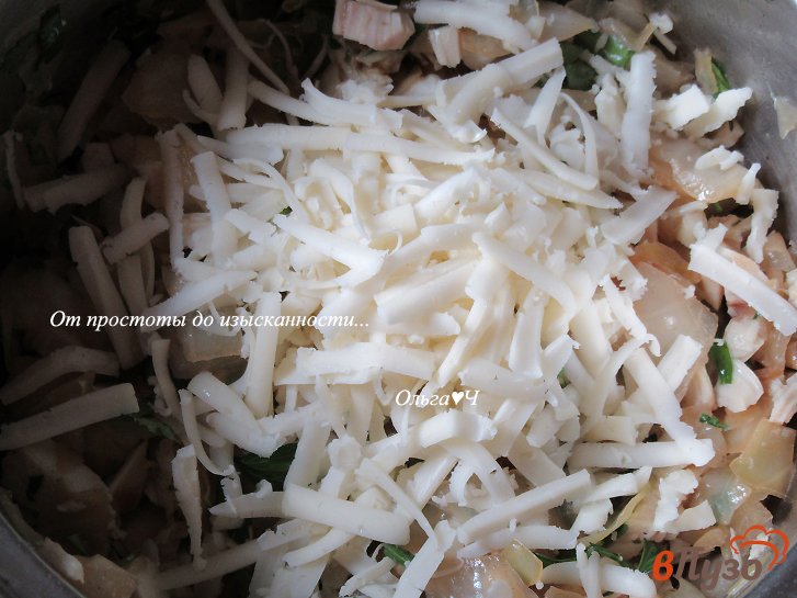 Фото приготовление рецепта: Заливной пирог с капустой и курицей шаг №4