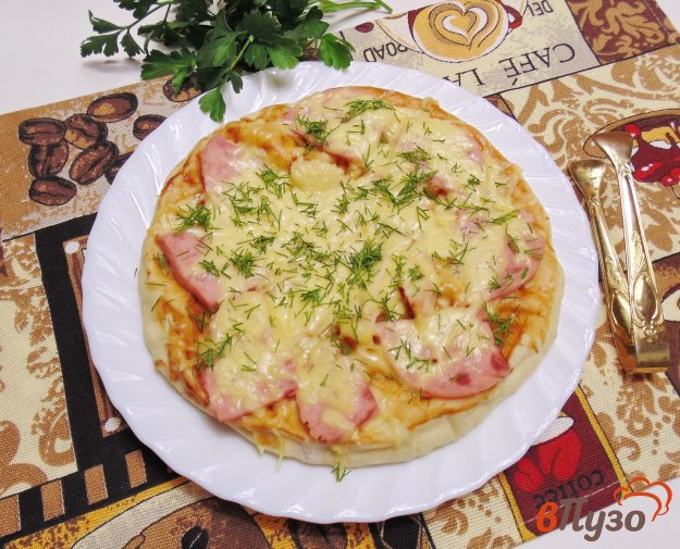 фото рецепта: Пицца с ветчиной и куриной грудкой