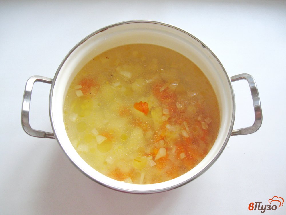 Фото приготовление рецепта: Рассольник с копченой куриной грудкой шаг №2