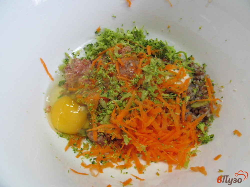 Фото приготовление рецепта: Гречаники с мясным фаршем и овощами шаг №2