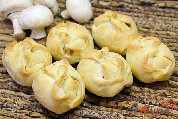 фото рецепта: Слойки с шампиньонами и картофельным пюре