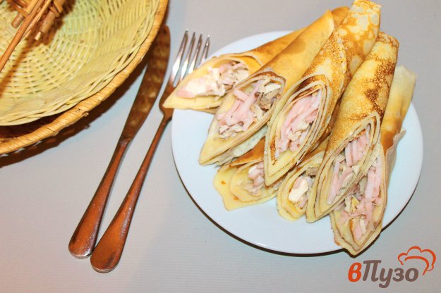 фото рецепта: Блинчики с ветчиной, сыром и куриной грудкой
