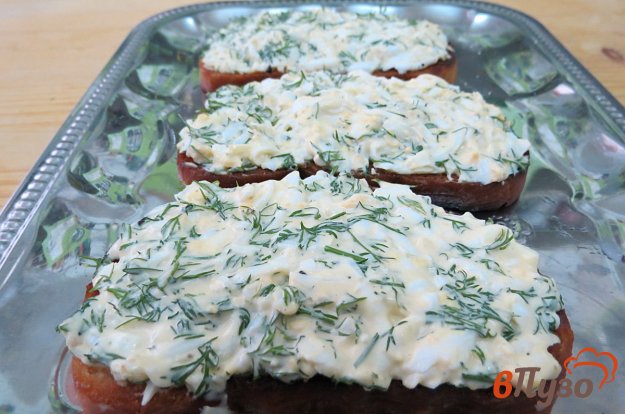 фото рецепта: Гренки из батона с яйцом и зеленью