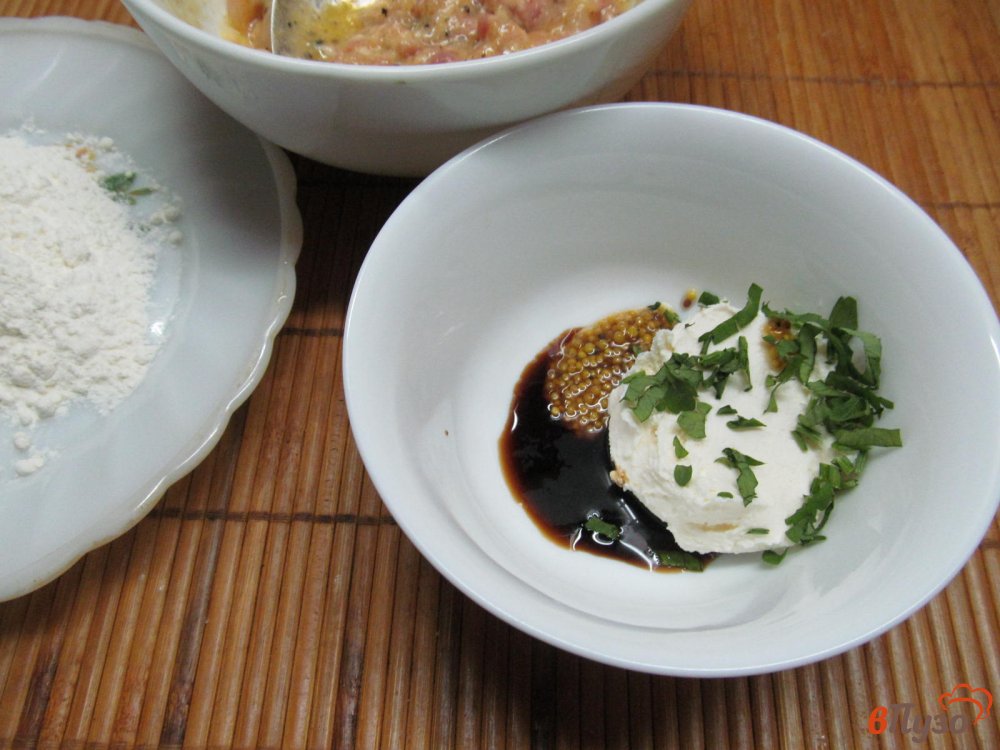 Фото приготовление рецепта: Крокеты из мяса курицы и свинины с соусом шаг №3