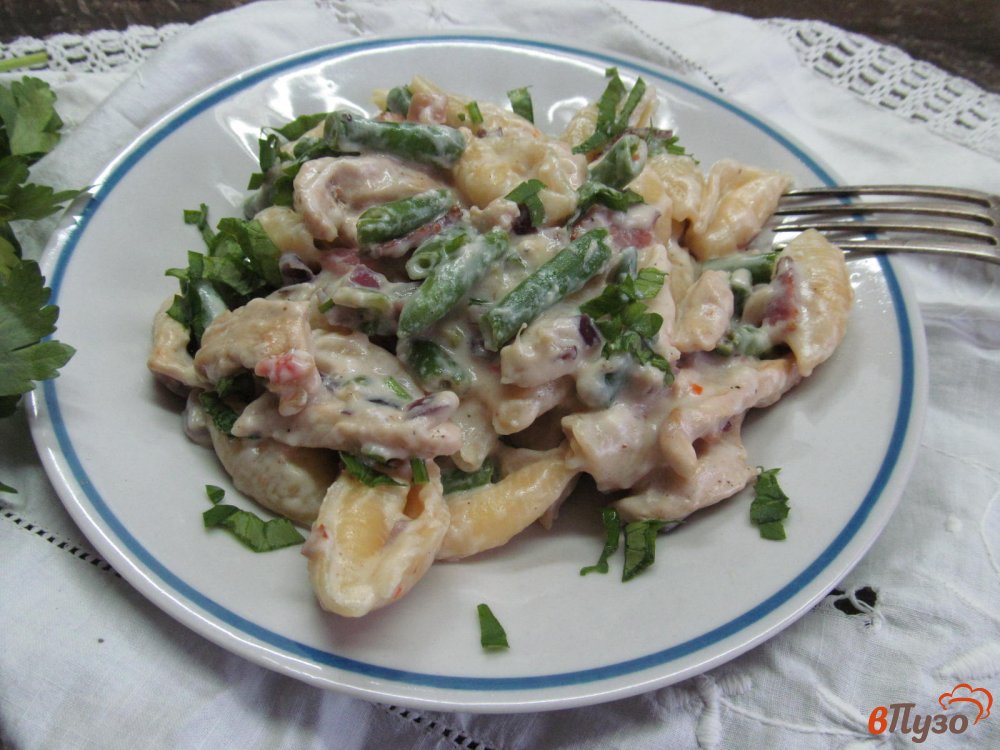 Фото приготовление рецепта: Курица с пастой и овощами шаг №7