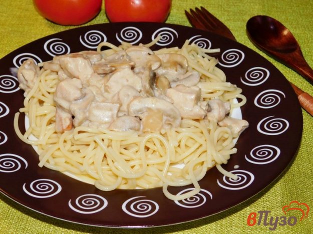 фото рецепта: Курица с шампиньонами в сливочном соусе