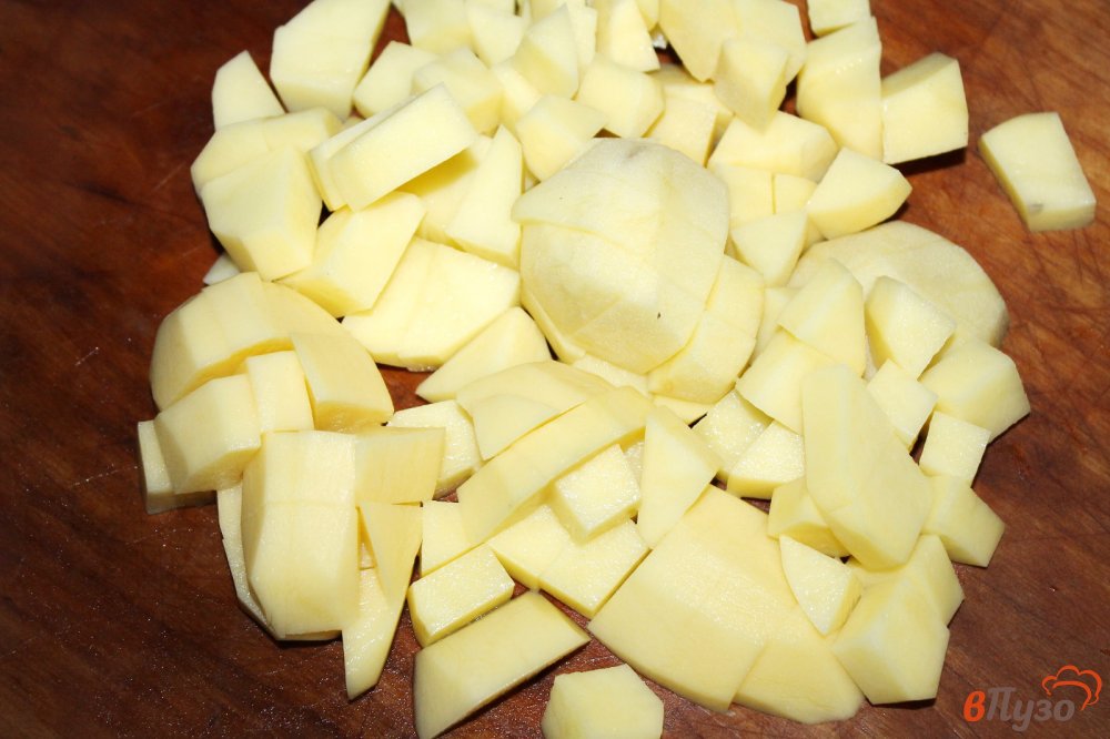 Фото приготовление рецепта: Томатный суп с субпродуктами и колбасой шаг №1